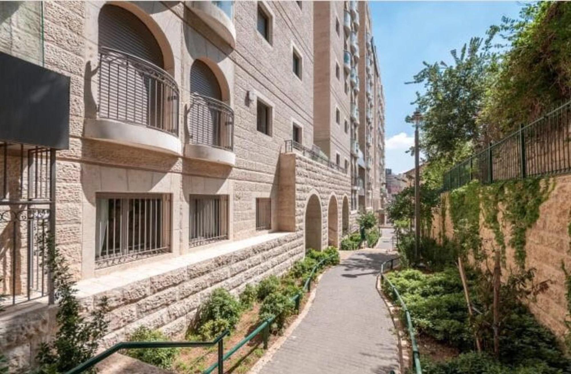 Kook Isrentals - In Center Apartment